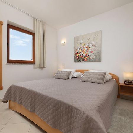 Apartments Kvarner Malinska Bagian luar foto