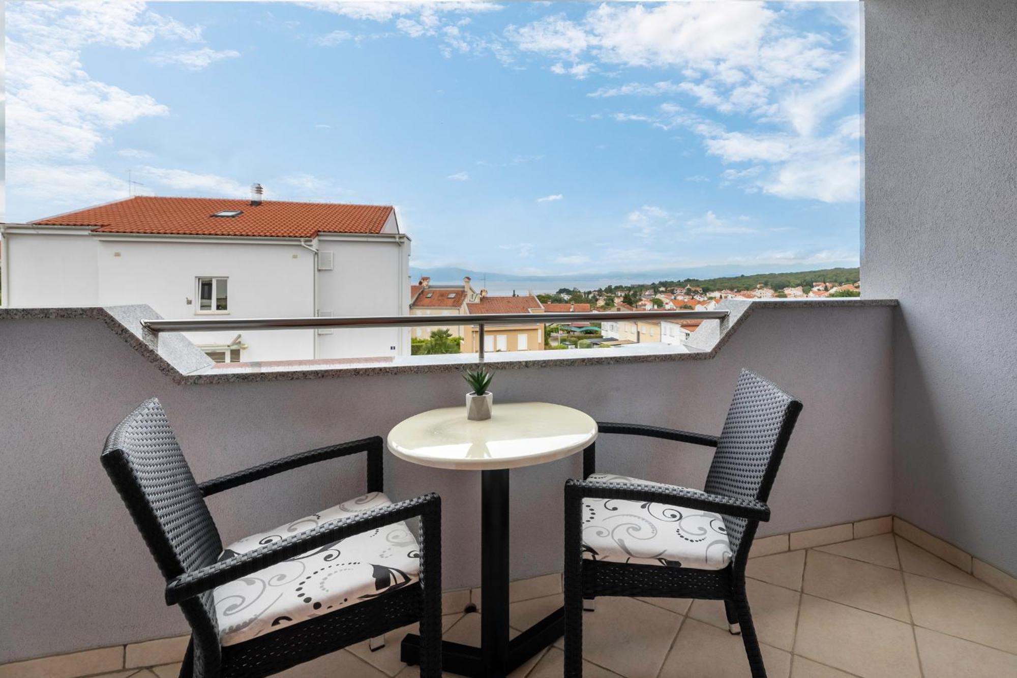 Apartments Kvarner Malinska Bagian luar foto