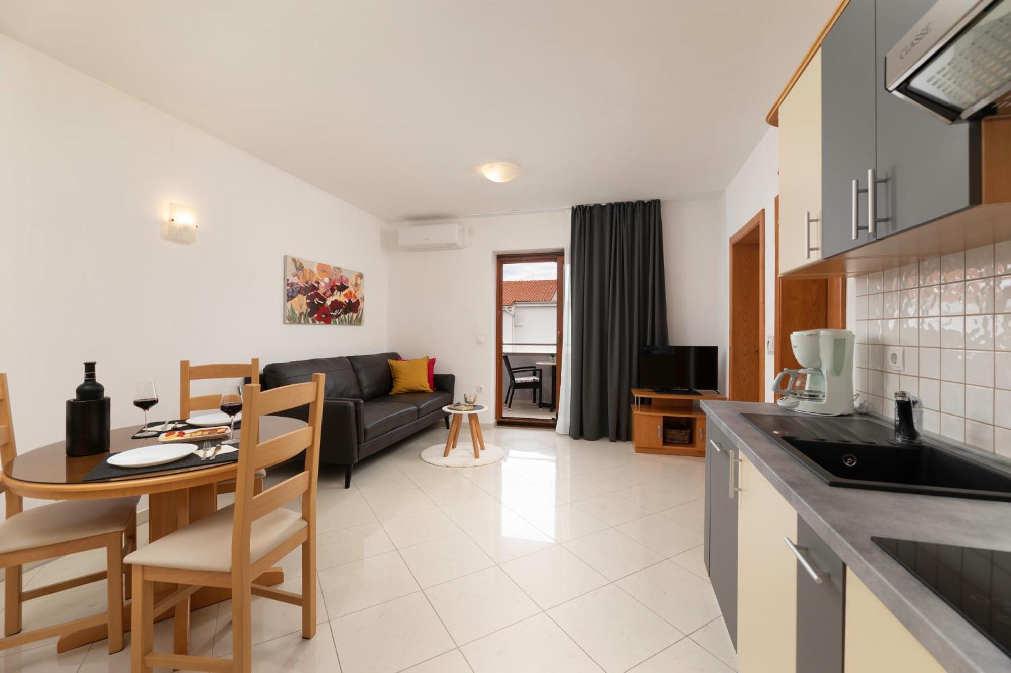 Apartments Kvarner Malinska Bagian luar foto
