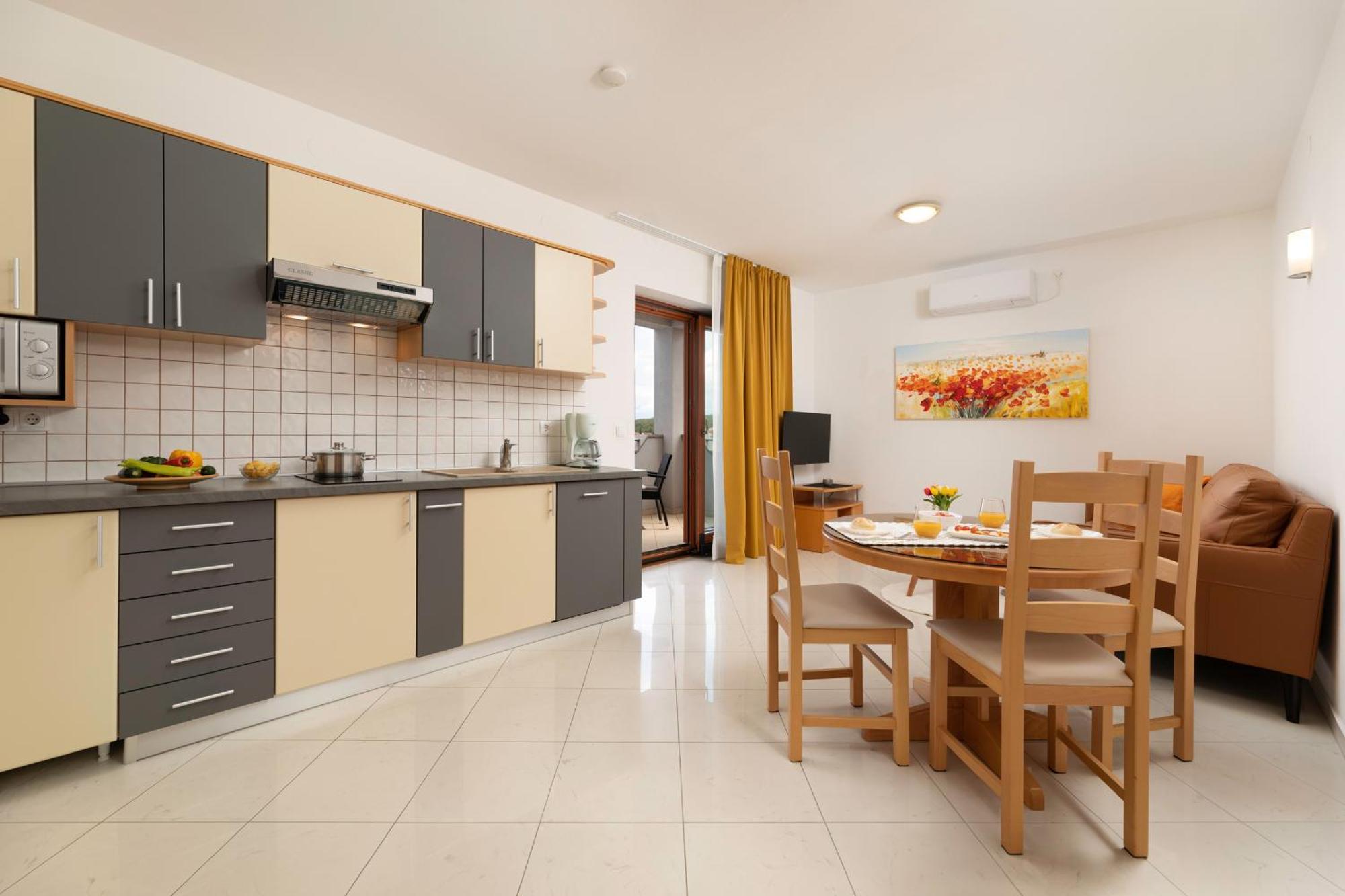 Apartments Kvarner Malinska Bagian luar foto