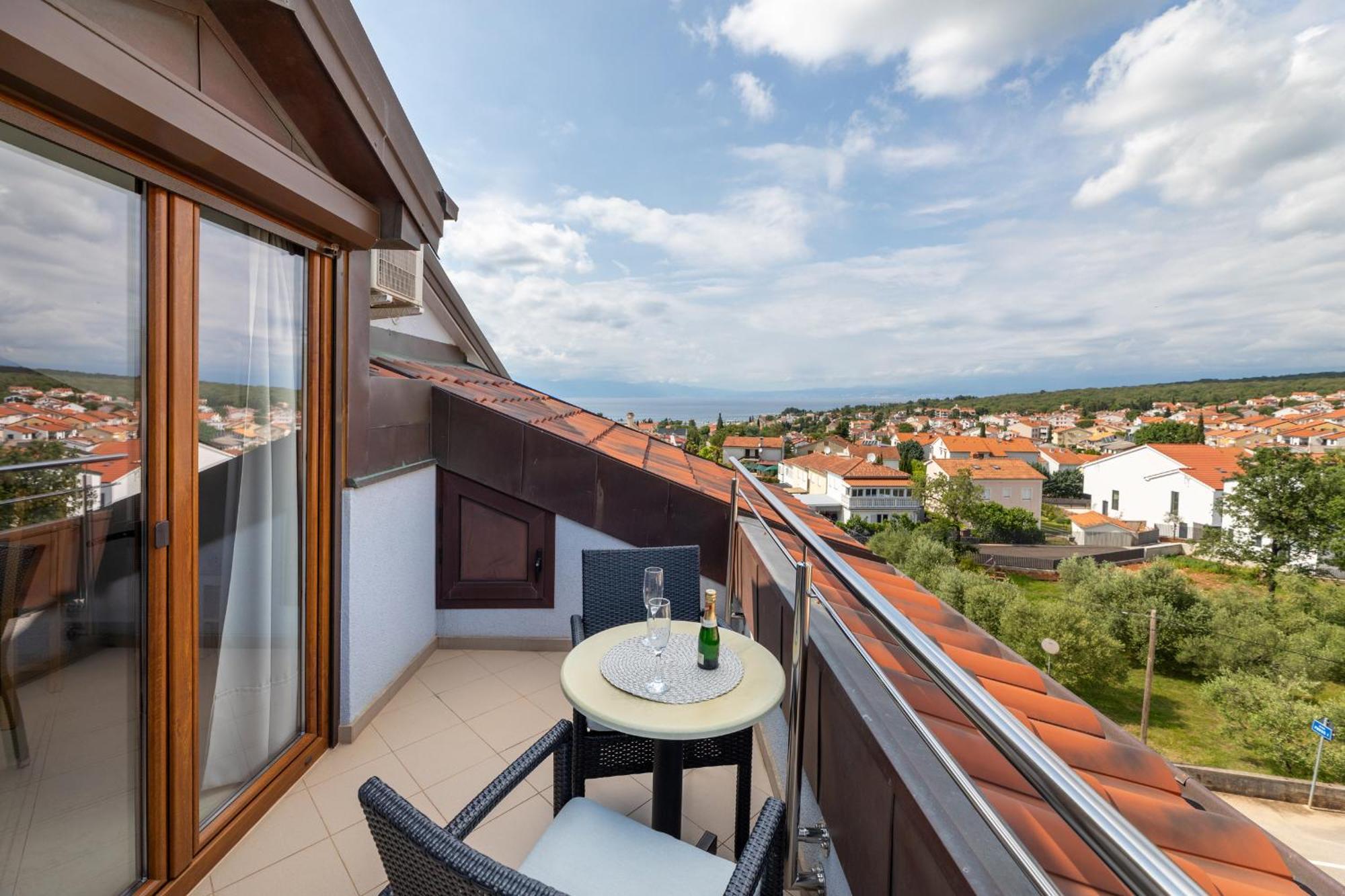 Apartments Kvarner Malinska Bagian luar foto