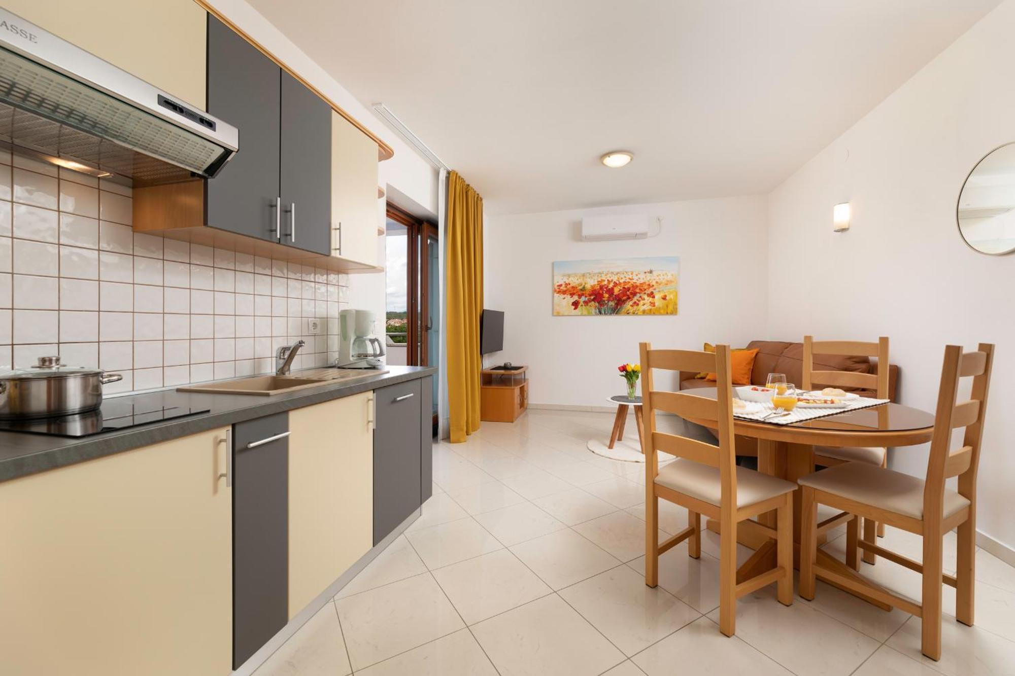 Apartments Kvarner Malinska Bagian luar foto