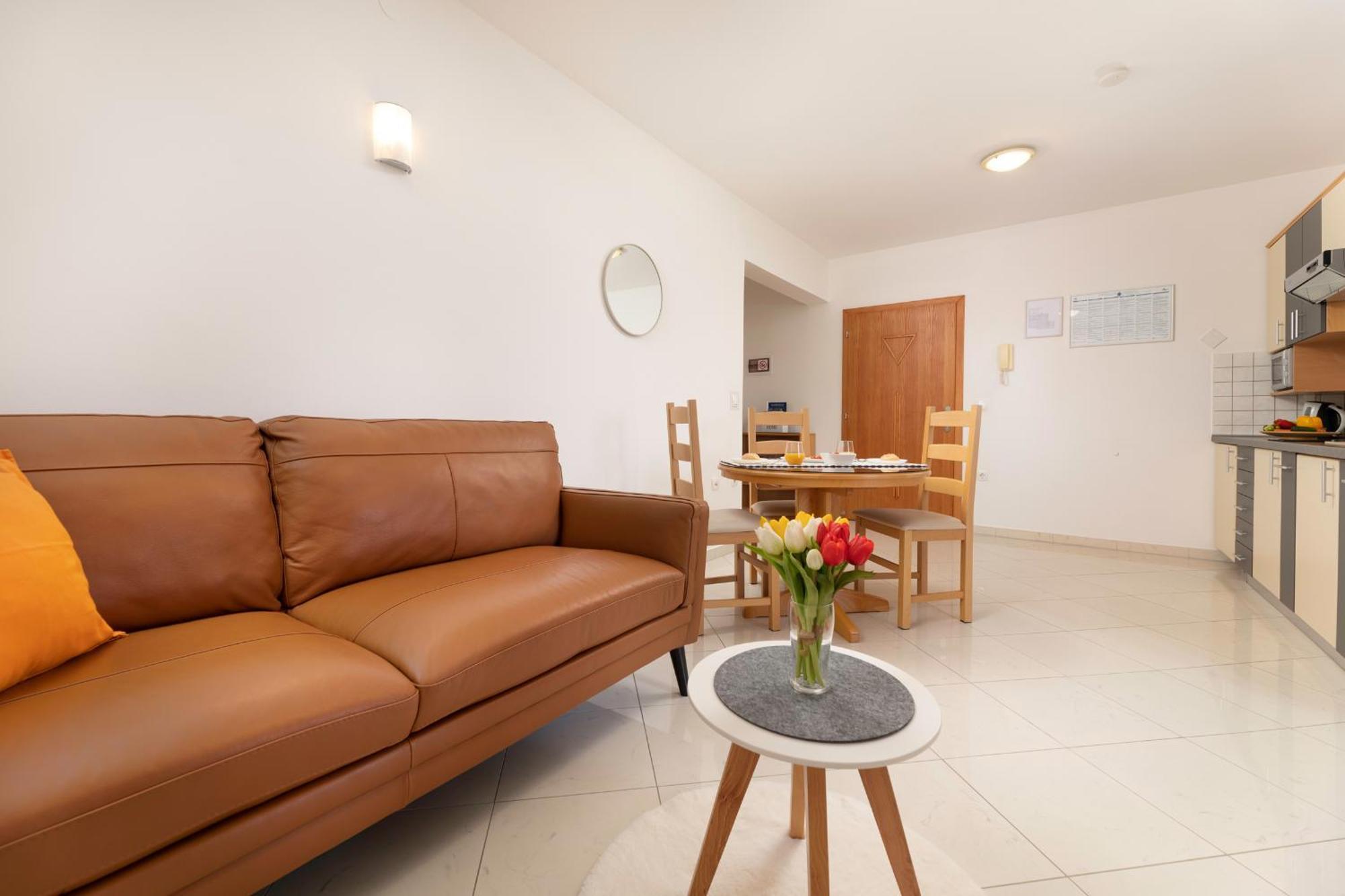 Apartments Kvarner Malinska Bagian luar foto